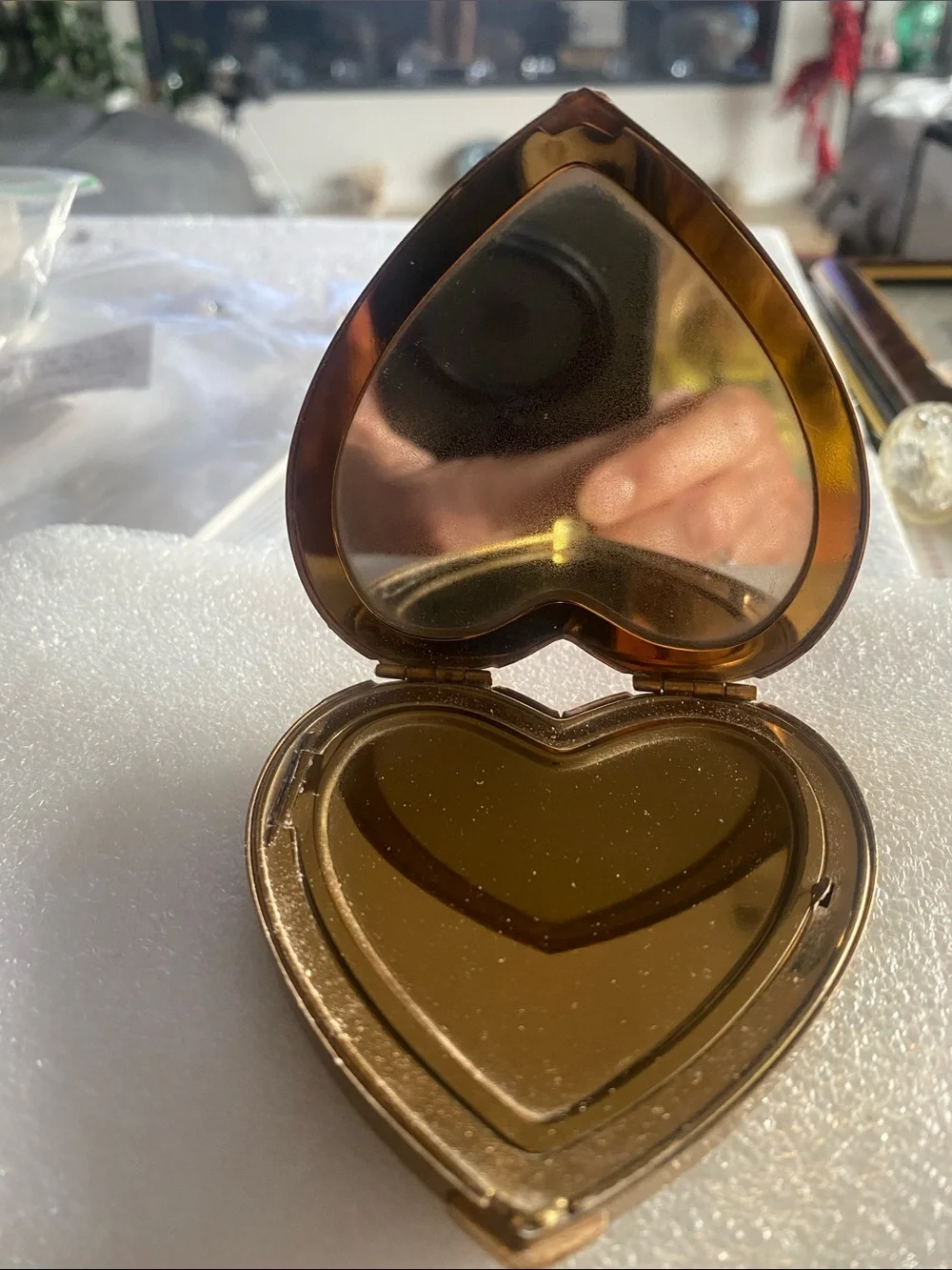 Superb Vintage Pink Marbled Heart Compact Gold Trim